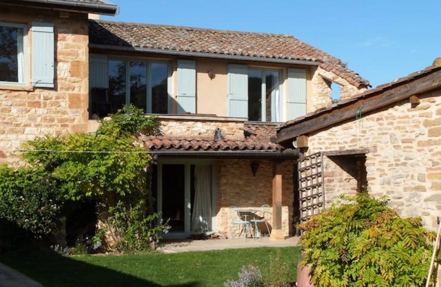 Traditional Beaujolais farmhouse with Private Pool - sleeps 8