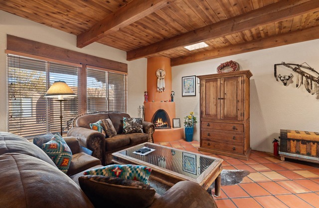 Traditional, Beautiful, Relaxing Downtown Condo At Fort Marcy