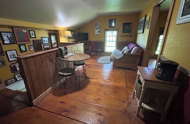 Traditional bed & breakfast - Hunter Hill Farm - One Bedroom Private Bathroom