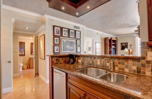 Traditional Charm in the Heart of West Palm –2BR w/Garage Parking & Pool Access