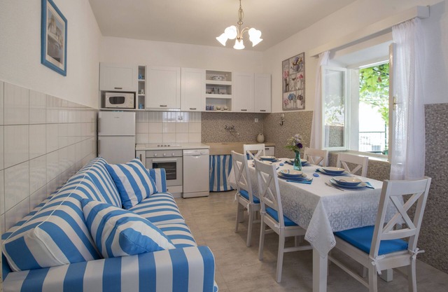 Traditional detached stone villa 4*, with NEW OUTSIDE JACUZZI, near the beach