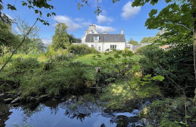 Traditional Farm Cottage with woodburner above Loch Awe
