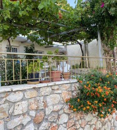 Traditional House with breathtaking view, Makis