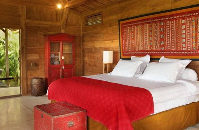 Traditional Joglo 3Bdrm Villa by Ocean