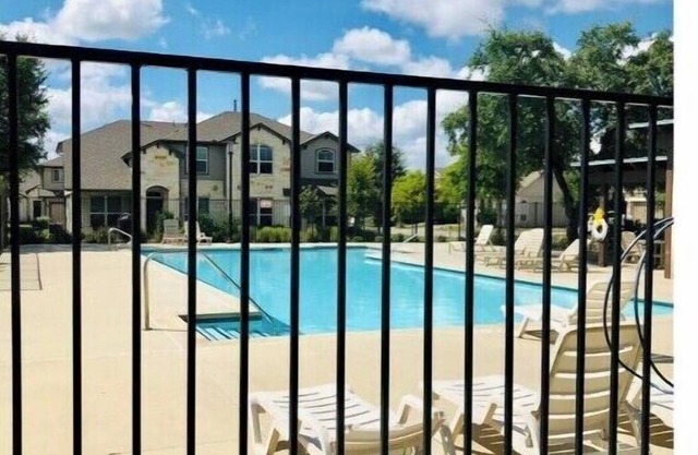 Trails Pool Office, Walk to Sushi &Thai, Parmer Ln