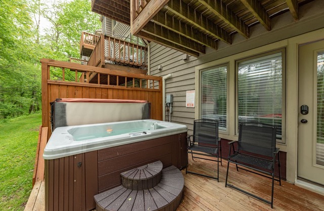 Trailside Townhome w/Hot Tub & Game Room