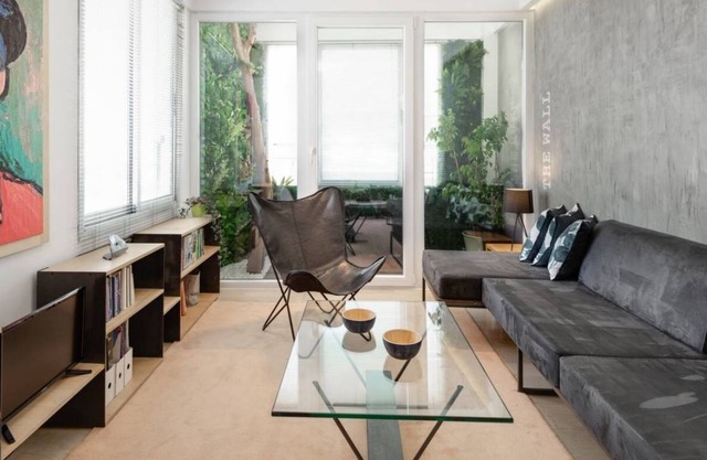 train station & nightlife close apartment with view