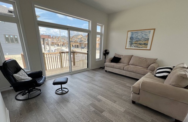 Tranquil 3 Bedroom Bungalow close to Wasaga Beach