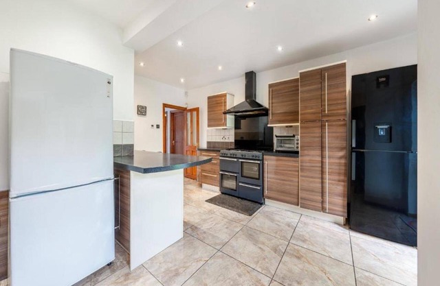 Tranquil and Lovely 5 bed House in Barnet