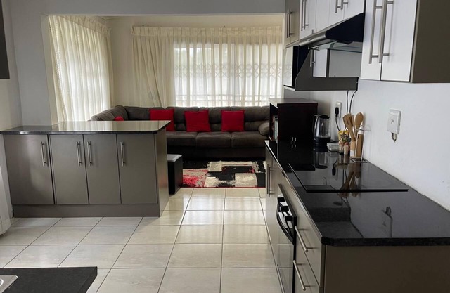 Tranquil apartment with WiFi in Phokeng