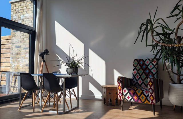 Tranquil & Bright by The Canal