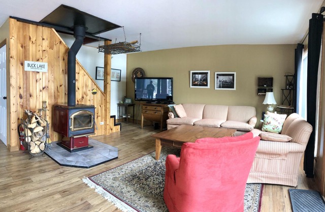 Tranquil Buck Lake Cottage-8 Guests- Winterized-Star Gazers Dream!