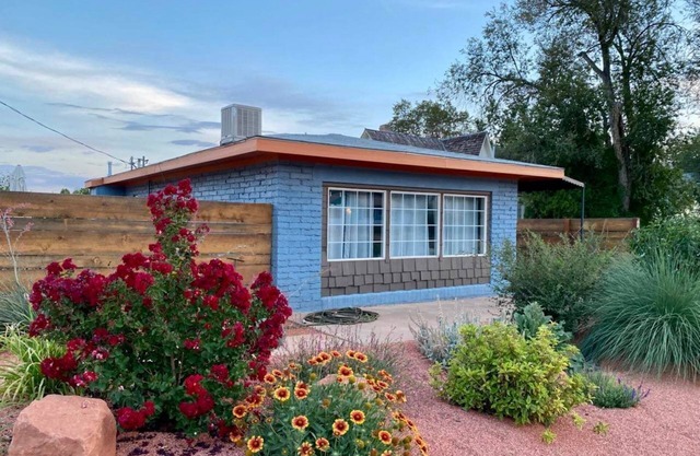 Tranquil Bungalow: Your Gateway to Desert Bliss!