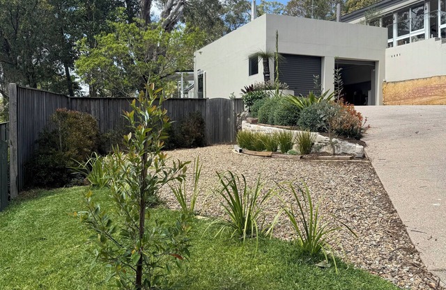 Tranquil bush setting, with private access and off street parking