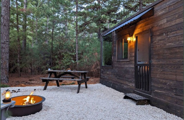 tranquil cabins studio - Tranquil Cabins Studio for 2 nestled in the East Texas pines.