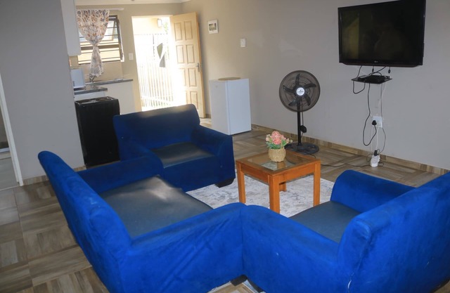 Tranquil condo with pool & braai area in vibrant Randburg