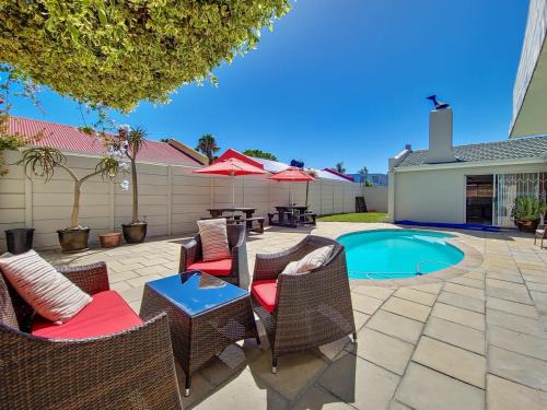 Tranquil Family Escape: Pool Balcony