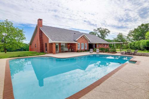 Tranquil Family Retreat 4 Mi to Dtwn Winnsboro!