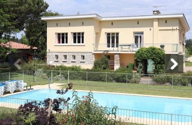 Tranquil fishing & swimming spot on the River Lot