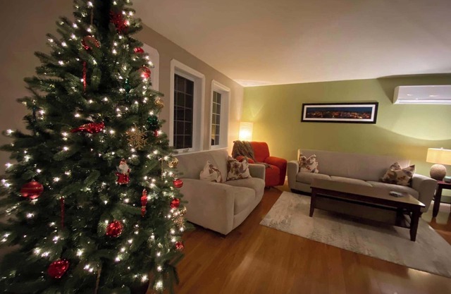 Tranquil Harbourview Cottage: Oceanfront Escape in Green's Harbour, NL
