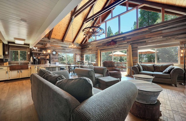 Tranquil Hillside Home w/Private Hot Tub!