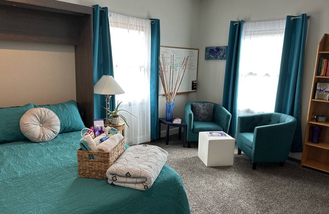 "Tranquil & Inspiring Retreat for Women—Stylish & Safe Stay Near Downtown Indy!"
