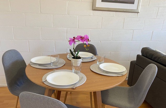 Tranquil Lakeside retreat