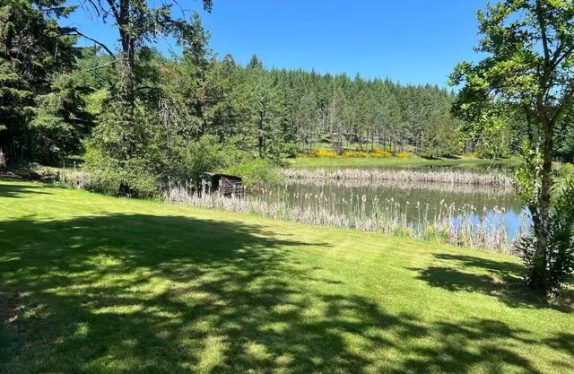 Tranquil Lakeside Homenn