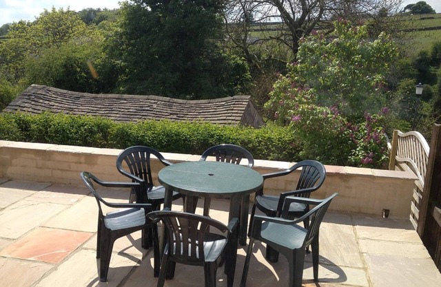 Tranquil Period Cottage On The Edge Of Tideswell, 5 mins stroll to centre.