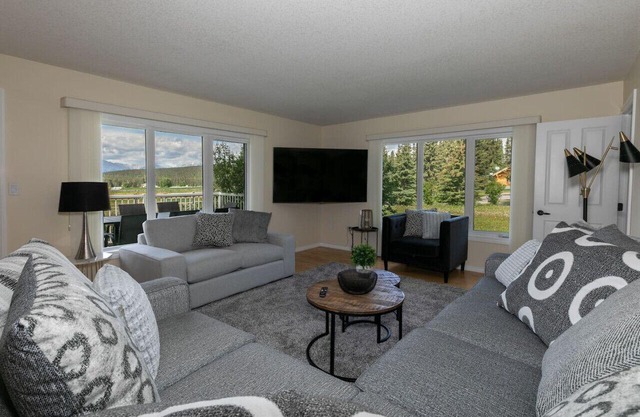 Tranquil Retreat | Private Heated Pool & Hot Tub
