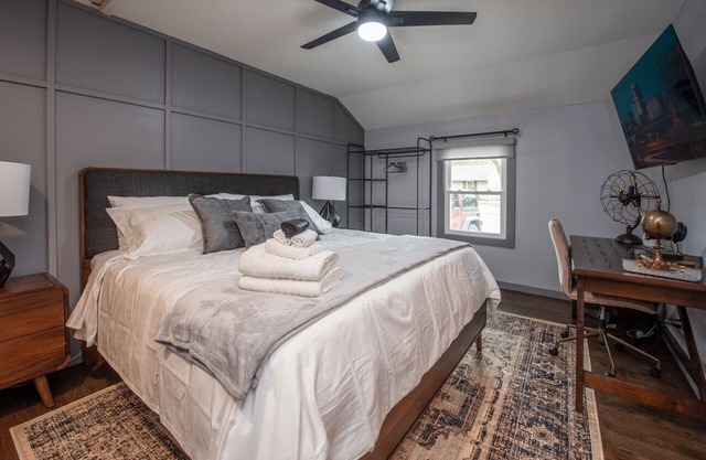 Tranquil Retreat in Overland Park Charm with Kansas City Convenience