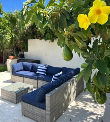 Tranquil Roomy Getaway Close to City
