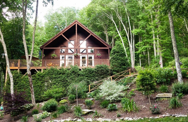 Tranquil & Secluded Rustic Luxury Cabin. Hot Tub, Large Deck, Fire Pit, Gas FP