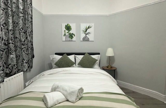 Tranquil Stays at 3 bedroom House in Dagenham