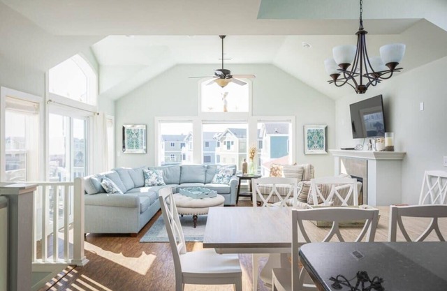 Tranquil Sunrises, Pool & Boardwalk Path to Beach!