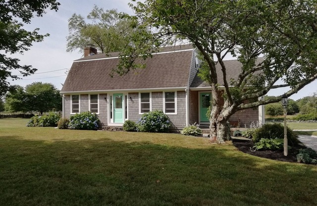 Tranquil vacation home located midway between town beach and village Commons.