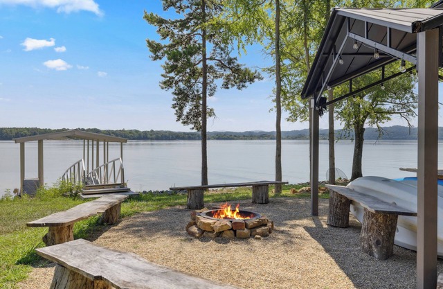 Tranquil Waterfront-Private Dock, Sauna, Swim Spa