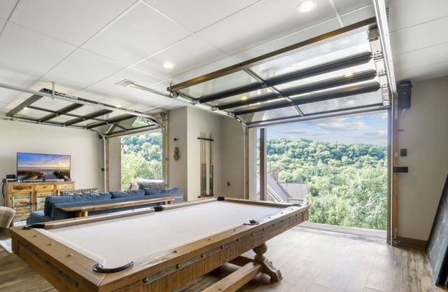 Tranquil Waters Retreat: Hot Tub & Scenic Views