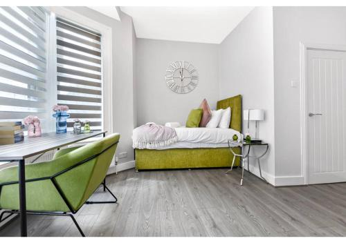 Tranquility in Bloom: Refreshing 2BR Apartment