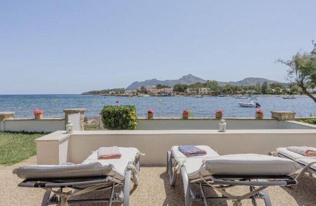 TRANQUILITY, REST AND RELAXATION BY THE SEA. IN WINTER CENTRAL HEATING