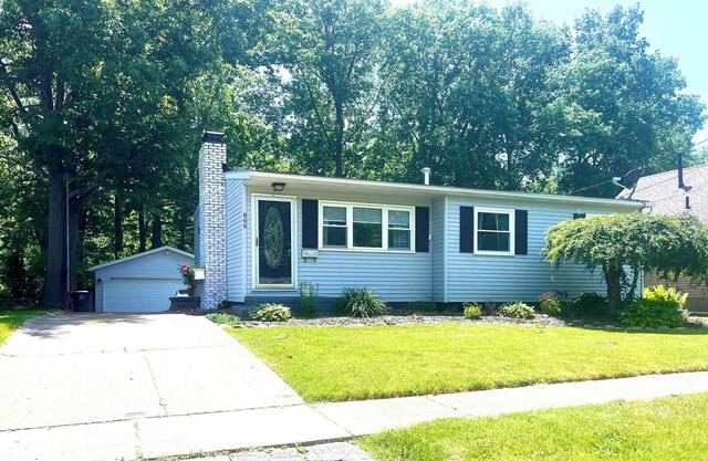 Travel Professionals Towpath Cottage Retreat Pet-Friendly Canal Home Fenced Yard