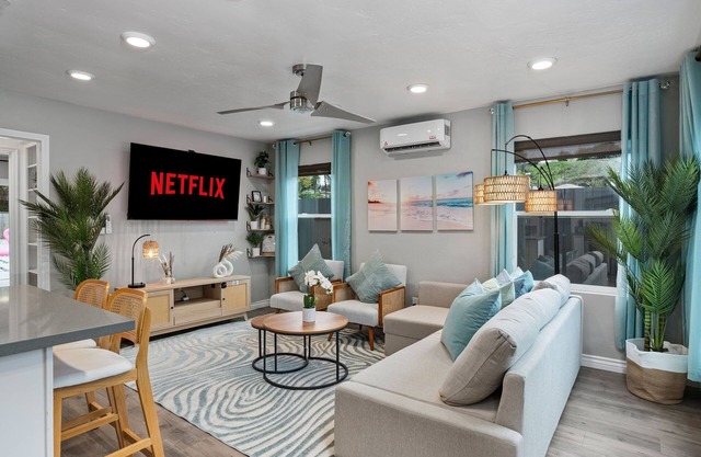 Traveler's Dream Retreat: Cozy home w/Private Pool