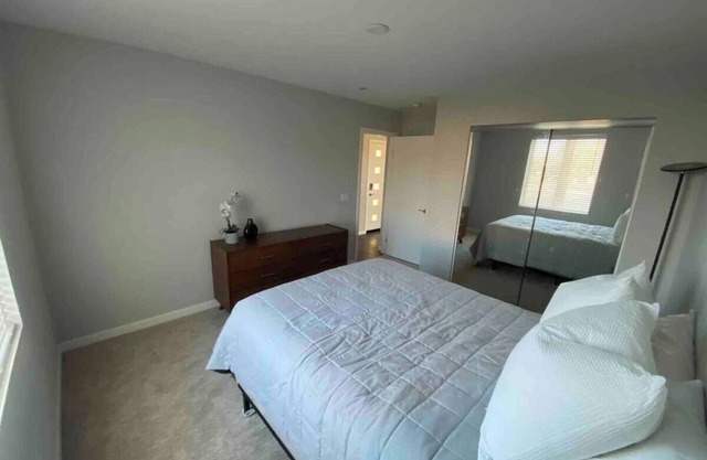 Traveling RN/Professionals - Private Bed and Shared Bathroom