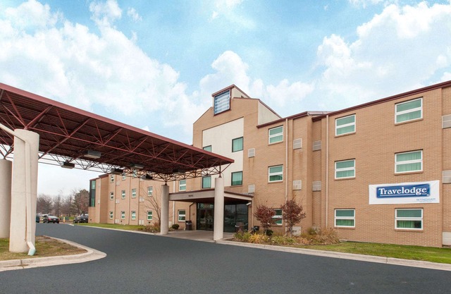 Travelodge by Wyndham Romulus Detroit Airport