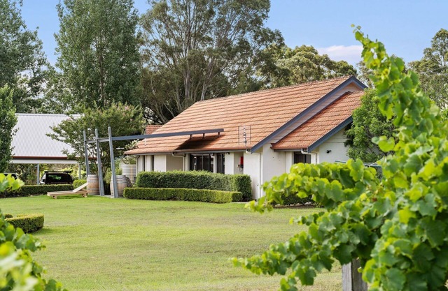 Travertine Vineyard Retreat - Stay Among the Vines