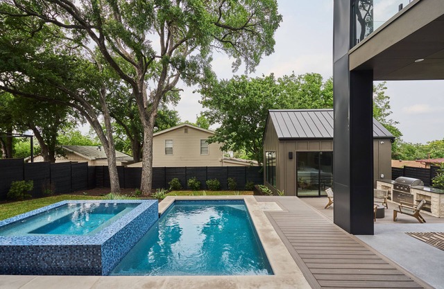 Treaty Oak Manor by Lux Tiny Resorts