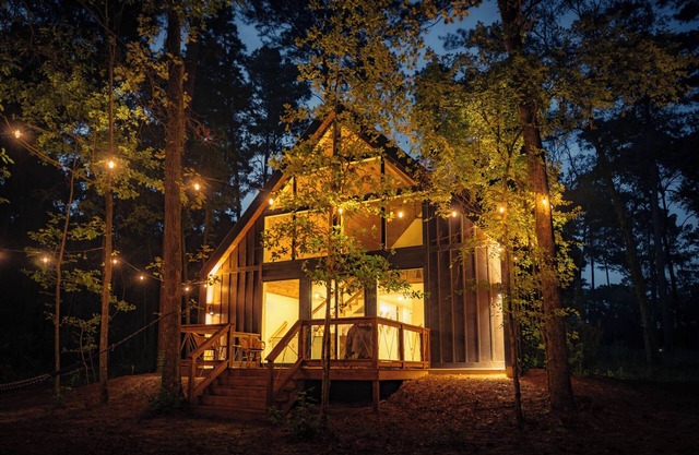 Tree Frog, Charming Two-Bedroom Lakefront Cabin with Firepit (Tree Frog)
