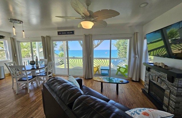 TREE TOP LAKE FRONT COTTAGE