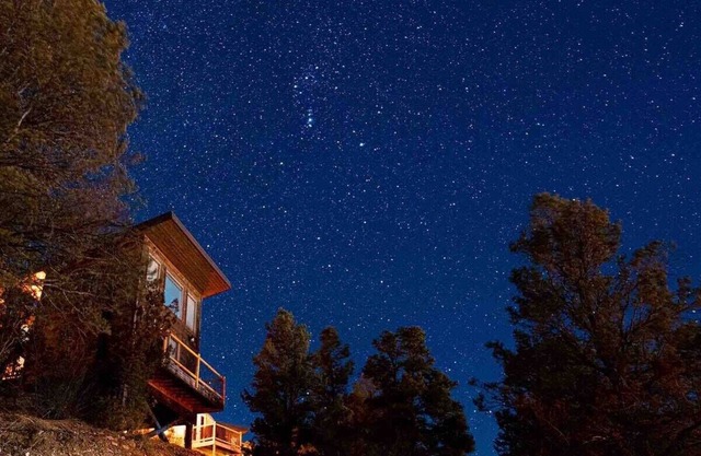 Treehouse #6 w/Resort Pools, Hot Tubs & Pickleball