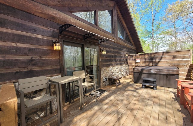 Treehouse C - A Suite Getaway for Two